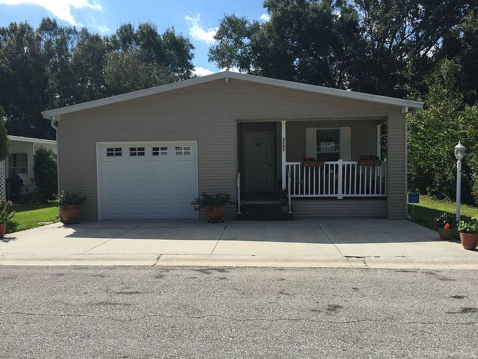Curb Appeal and a large one car garage