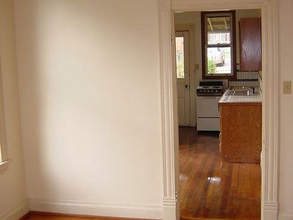 3rd image of 1813 Pearl St #1