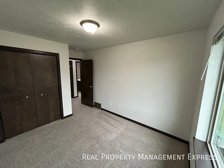 2214 S Ronsiek Ave — Photo 15