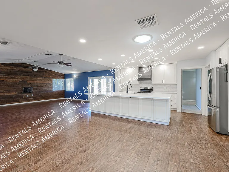 1360 W Esplanade St — Photo 4