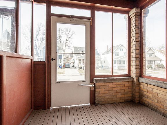 3rd image of 1309 W 93rd St #1313