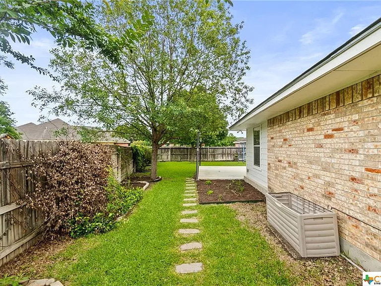 1623 Anna Lee — Photo 32