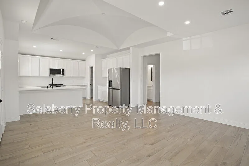 3 bed, 2.0 bath, 1358 sqft, $1,649 — Photo 4