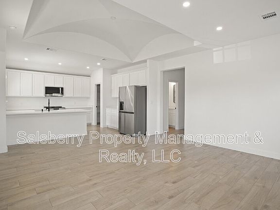 4th image of 338 S 3rd St