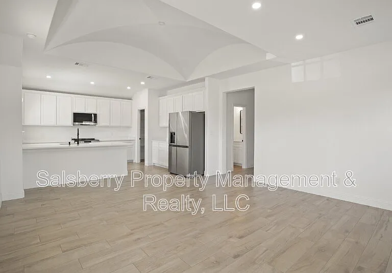 338 S 3rd St — Photo 4