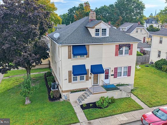 2nd image of 611 Deemer Pl