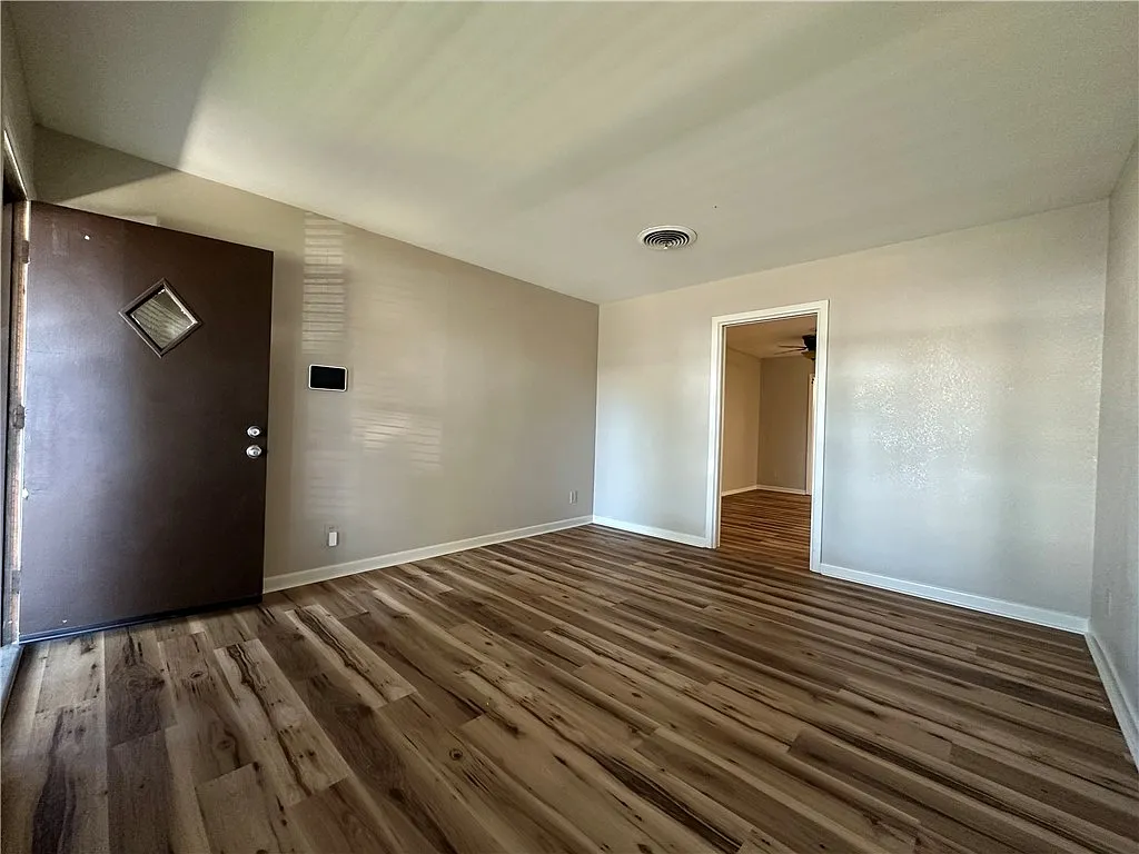 3 bed, 2.0 bath, 1444 sqft, $1,950 — Photo 3