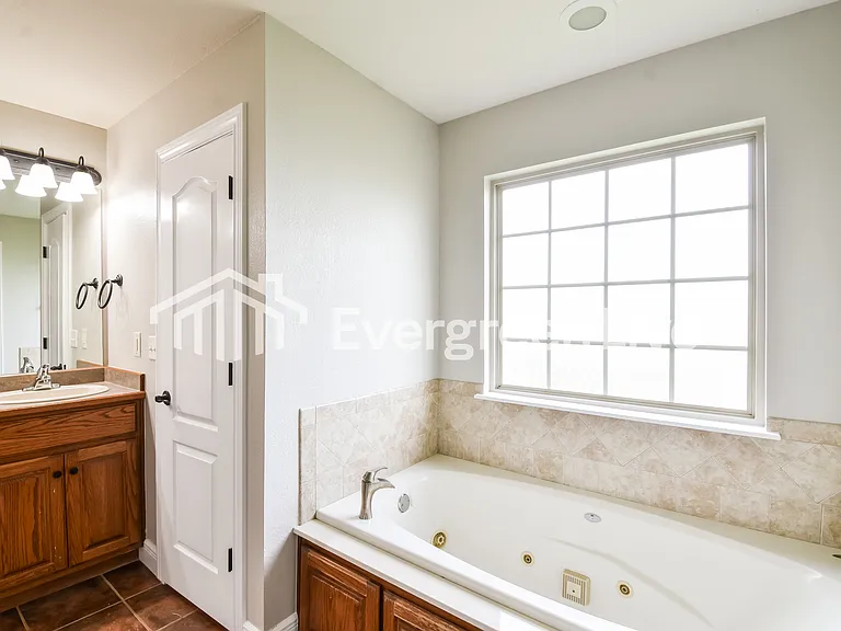 557 N Fox Meadows Ln — Photo 10