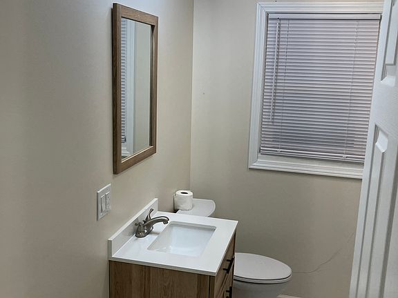 4th image of 1521 Acacia Dr #1