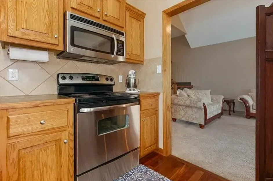 4 bed, 1692 sqft, $2,350 — Photo 2