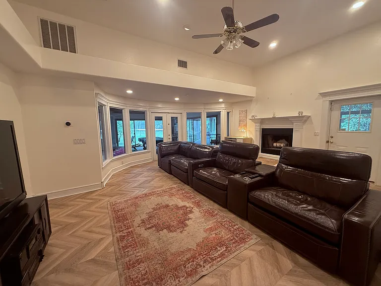 21033 Violet Rd — Photo 39