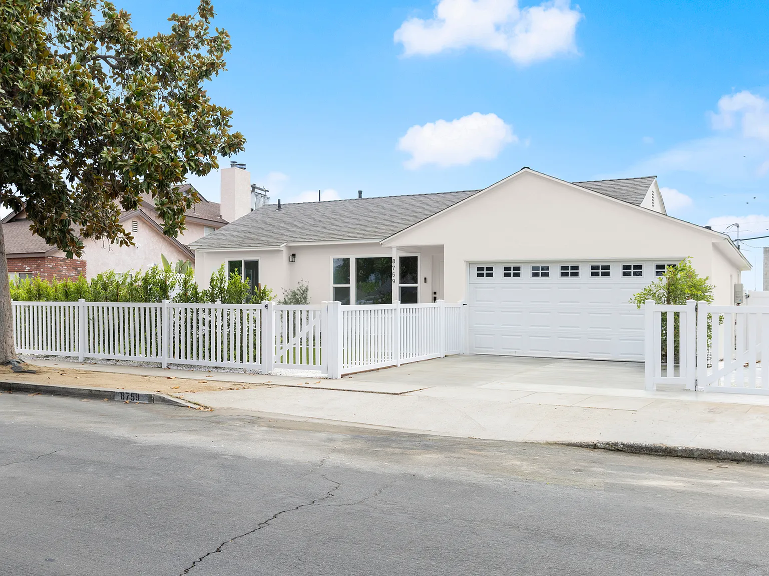 8759 Snowden Ave — Photo 1