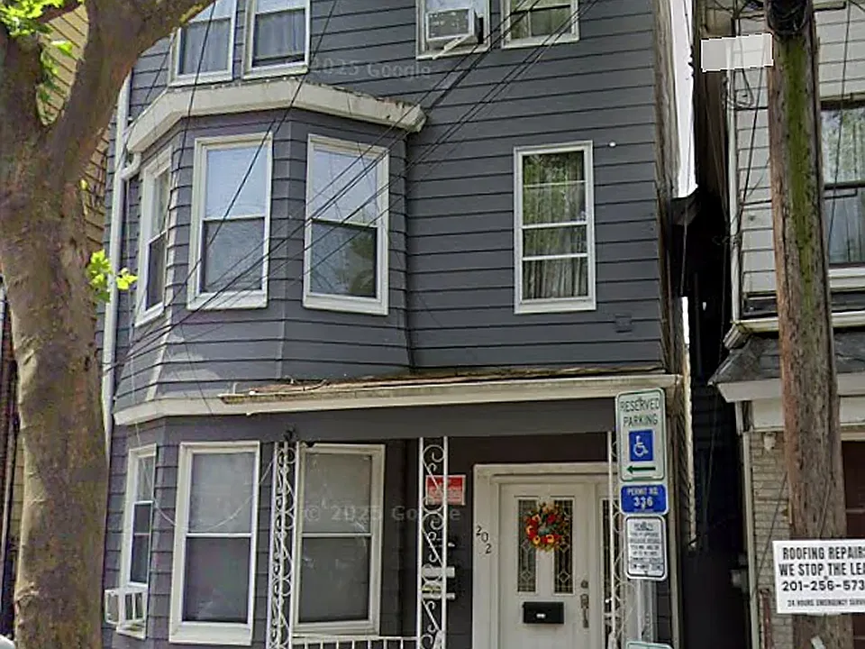 202 Elm St #3