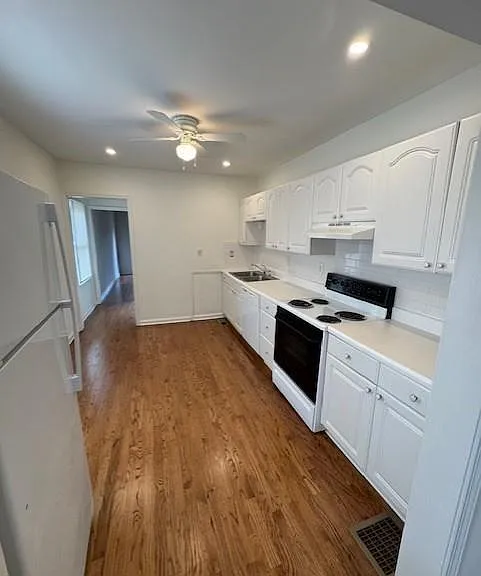 1464 Hawthorne Ave NW — Photo 6