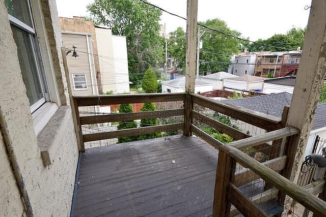 1st image of 1447 W Thome Ave