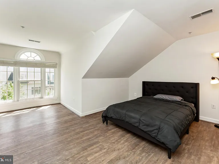 7489 Carriage Hills Dr — Photo 31