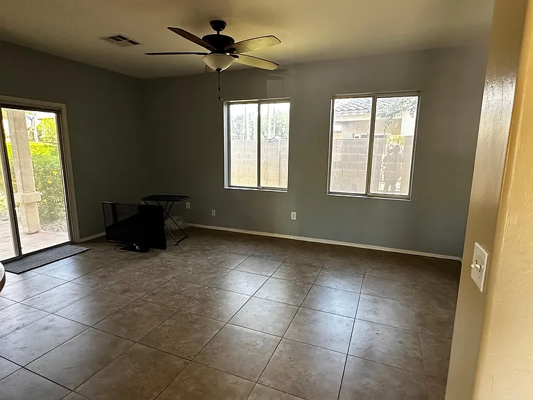 619 E Colt Ct — Photo 3