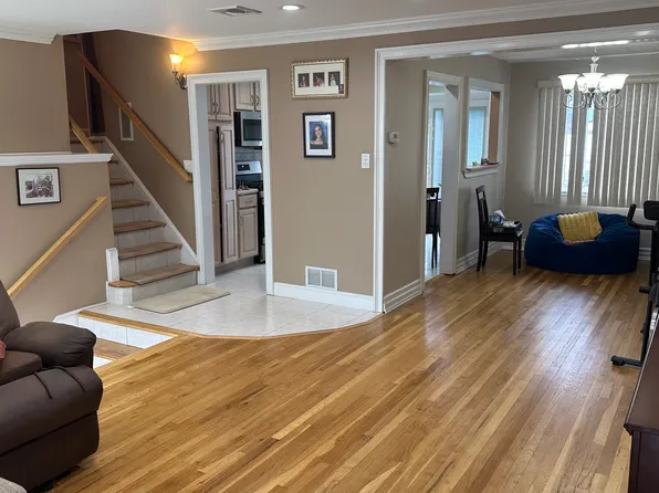 (undisclosed Address), East Meadow, NY 11554