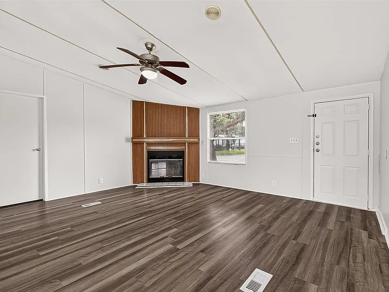 20306 Mountaindale Dr — Photo 3