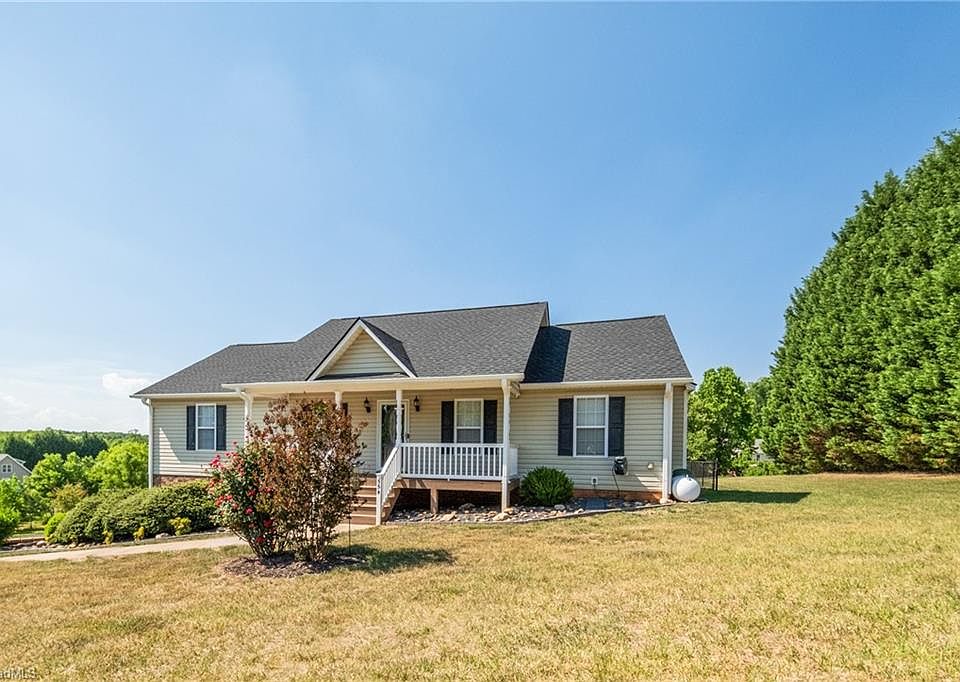 1st image of 554 Dogwood Acres Ln