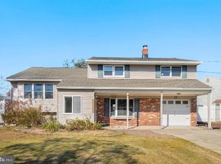 22 Crestwood Dr, Burlington, NJ 08016
