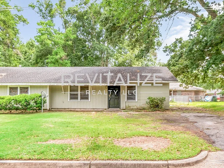 1815 Ogburn Avenue (Duplex) — Photo 1