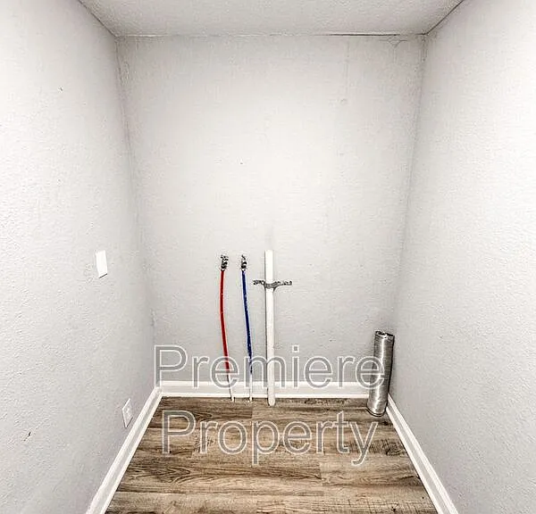 422 S Hocker Ave — Photo 14