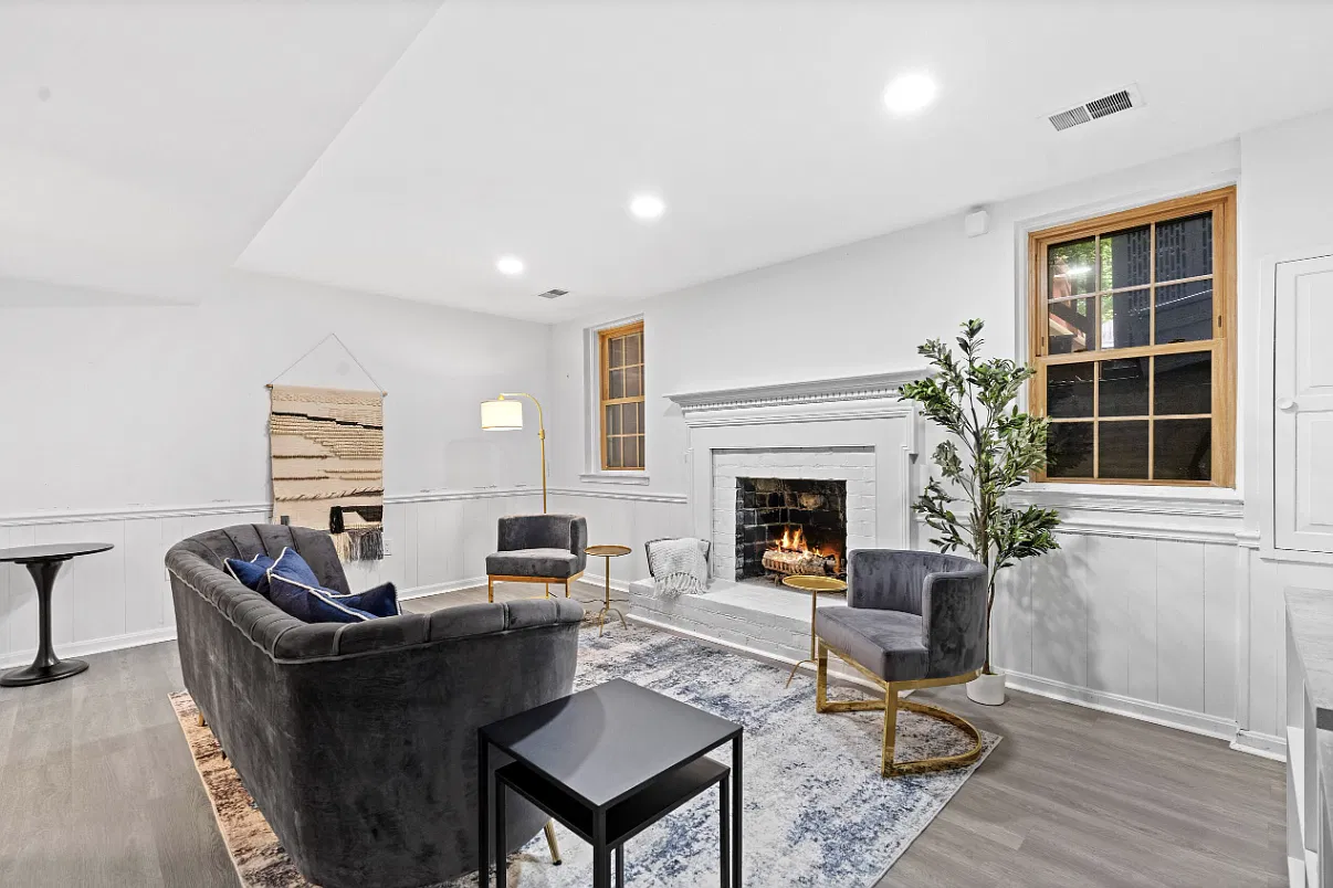 1 bed, 1.0 bath, $1,700 — Photo 1