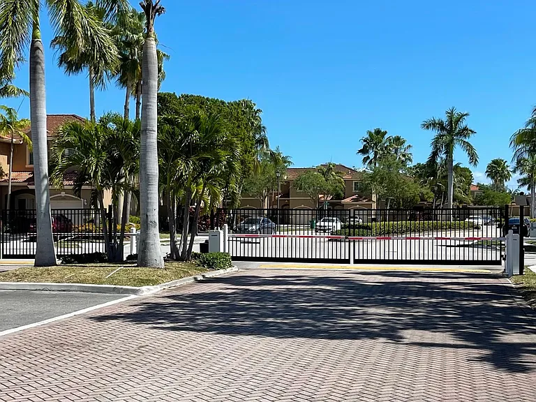 21477 SW 85th Psge — Photo 31