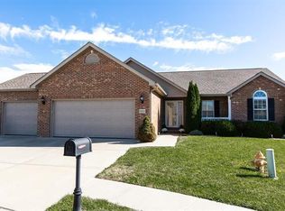 900 Ottawa Ct, Mascoutah, IL 62258