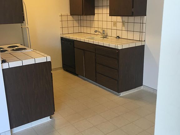 5th image of 445 Commercial Ave APT 6
