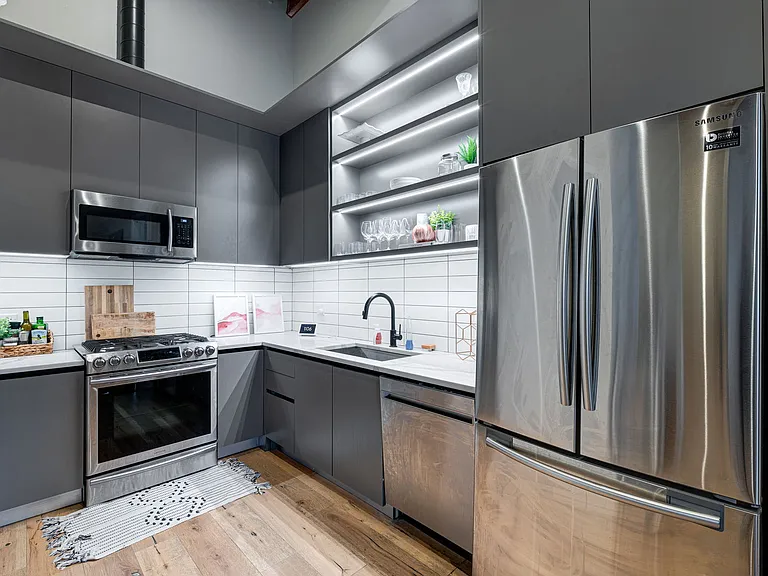 729 N Sangamon St #203 — Photo 9