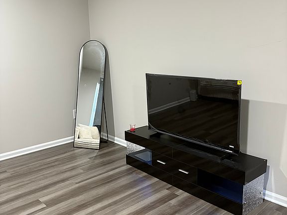 4th image of 30 River Chase Dr #9