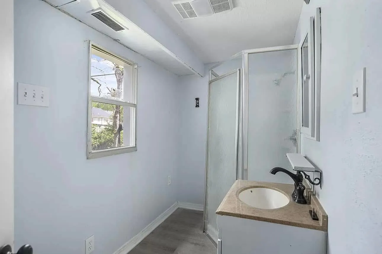 1 bed, 1875 sqft, $900 — Photo 3