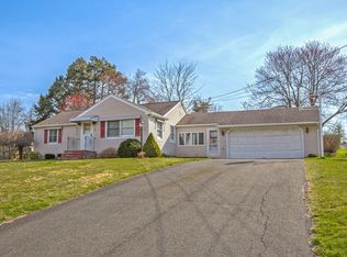 24 Hillside Dr, East Longmeadow, MA 01028