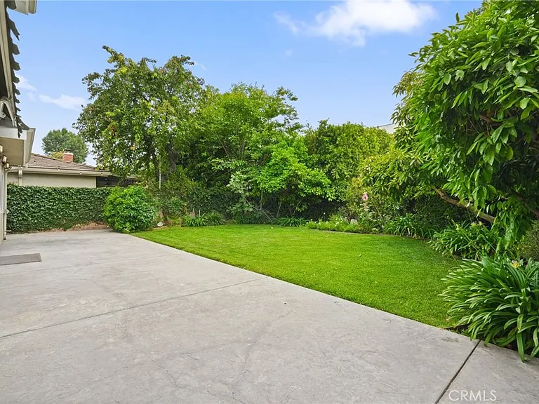 6215 Hesperia Ave — Photo 30