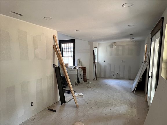 3rd image of 5511 Tremont St