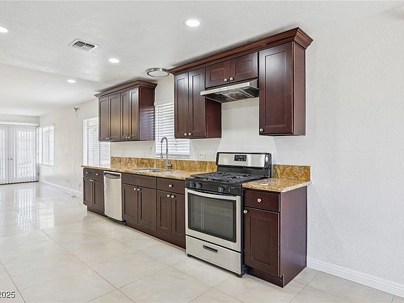 3rd image of 7139 Mountain Moss Dr