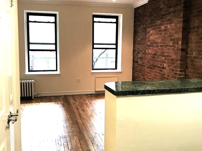 906 Amsterdam Ave #2D — Photo 1