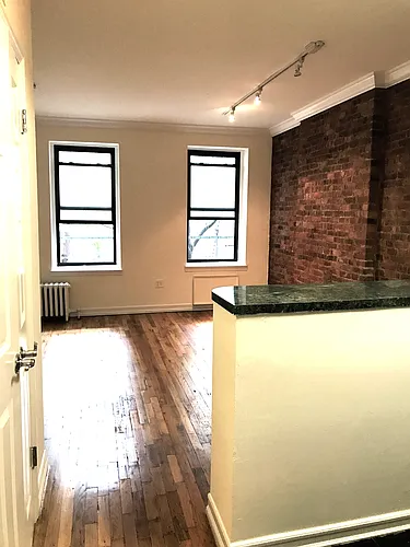 906 Amsterdam Ave #2D Photo 1