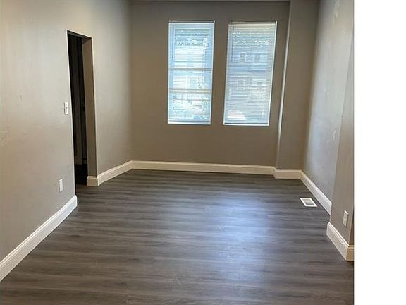 3rd image of 3715 Oakmont Ave