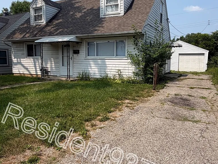 1047 Blakley Dr — Photo 2