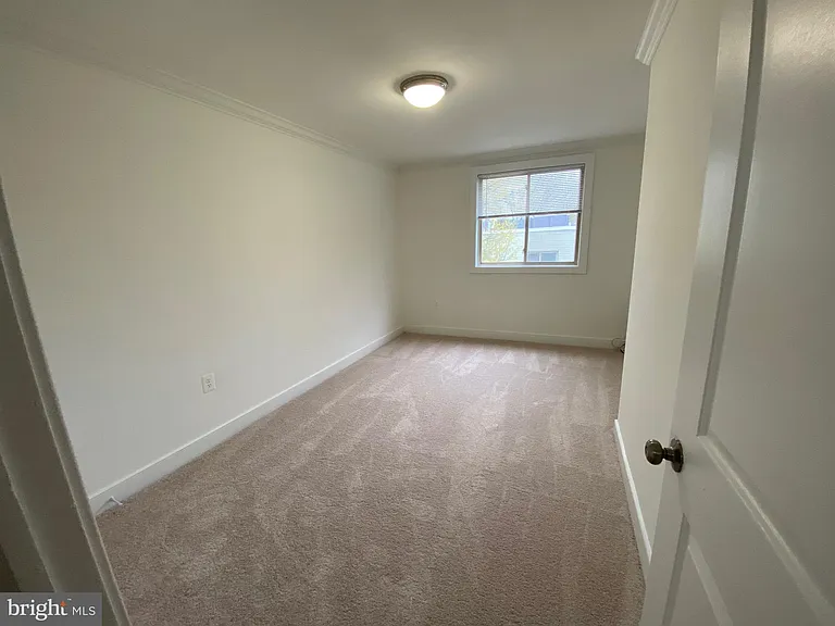 2838 Hartford St SE #304 — Photo 9