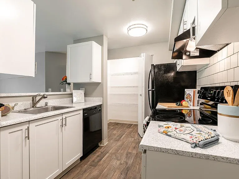 The Stinson Apartment Homes — Photo 10
