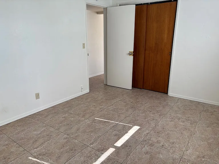 3221 E Linden St — Photo 21