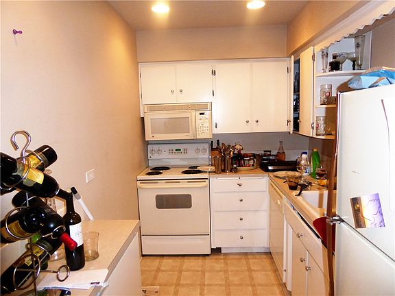 4th image of 440 Saint Helens Ave Unit 309