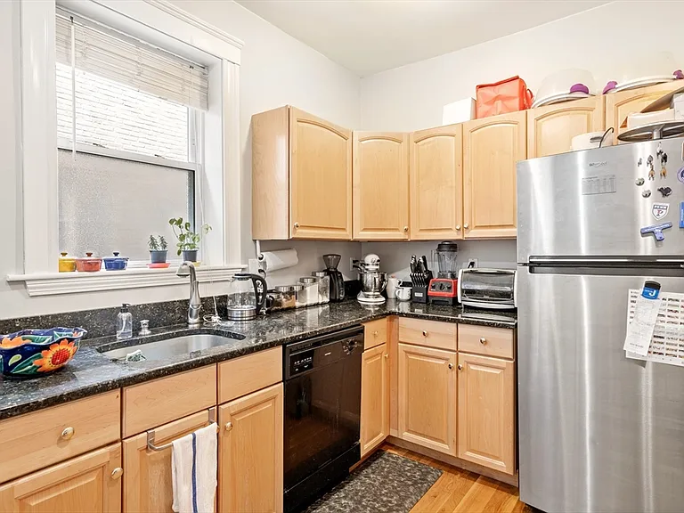268 Windsor St #4 — Photo 2
