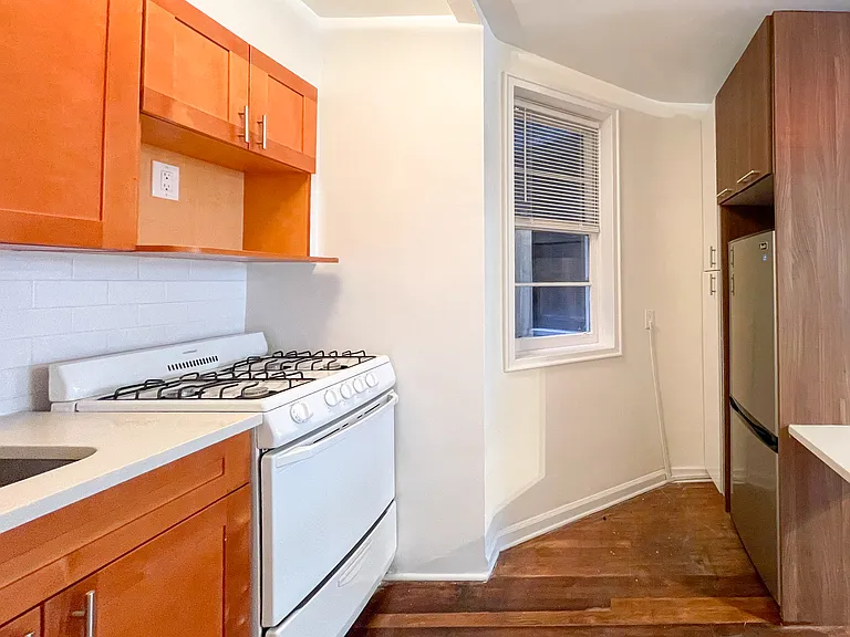311 E 25th St #3D — Photo 4