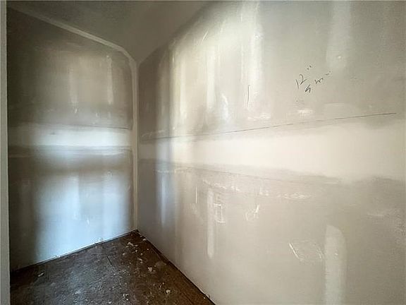 3rd image of 1809 Foxtail Dr