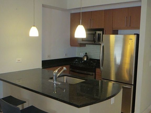 4th image of 242 E 25th St
